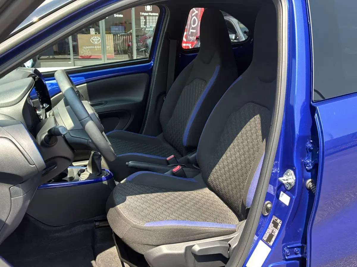 Toyota Aygo X usata a Mantova (16)