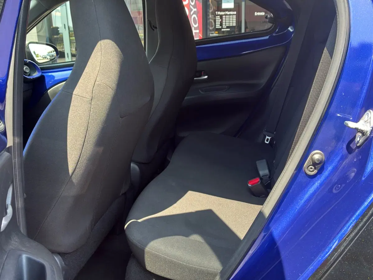 Toyota Aygo X usata a Mantova (17)