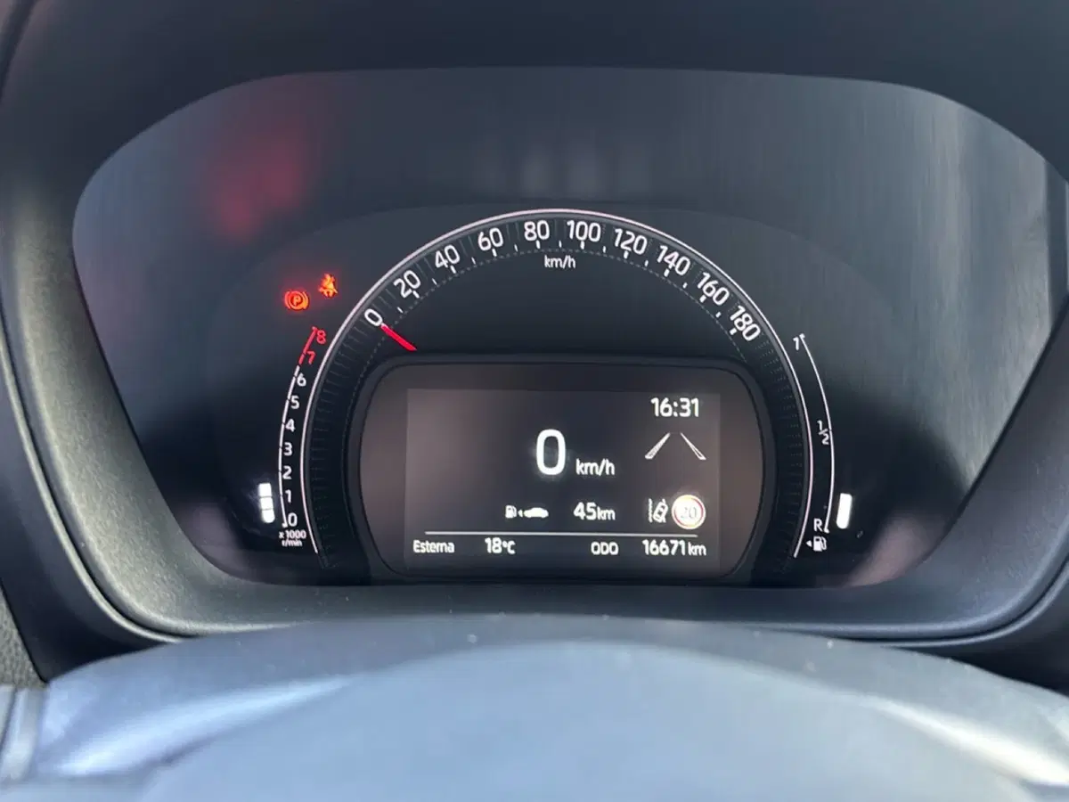 Toyota Aygo X usata a Bologna (11)