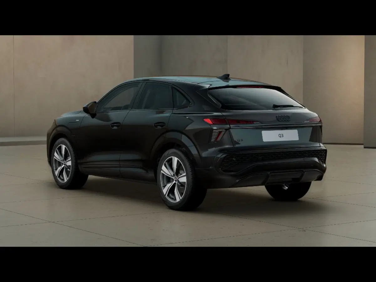 Audi Q3 Sportback nuova a Pisa (3)