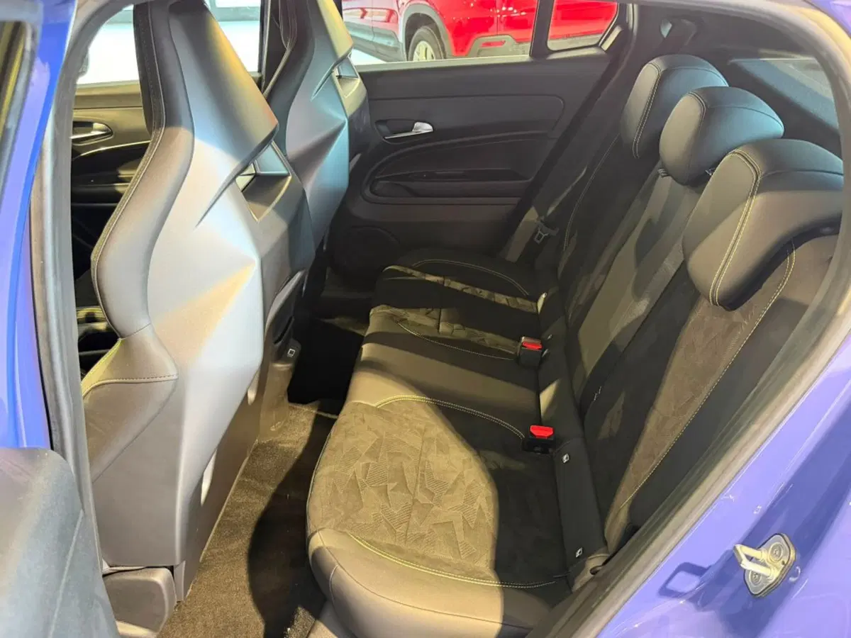 Abarth 600e nuova a Firenze (10)