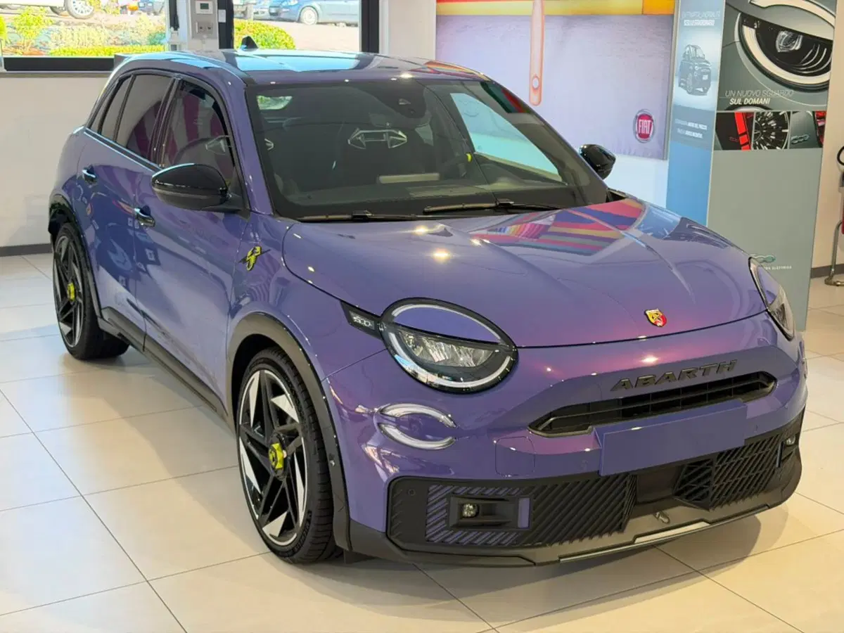 Abarth 600e nuova a Firenze (3)