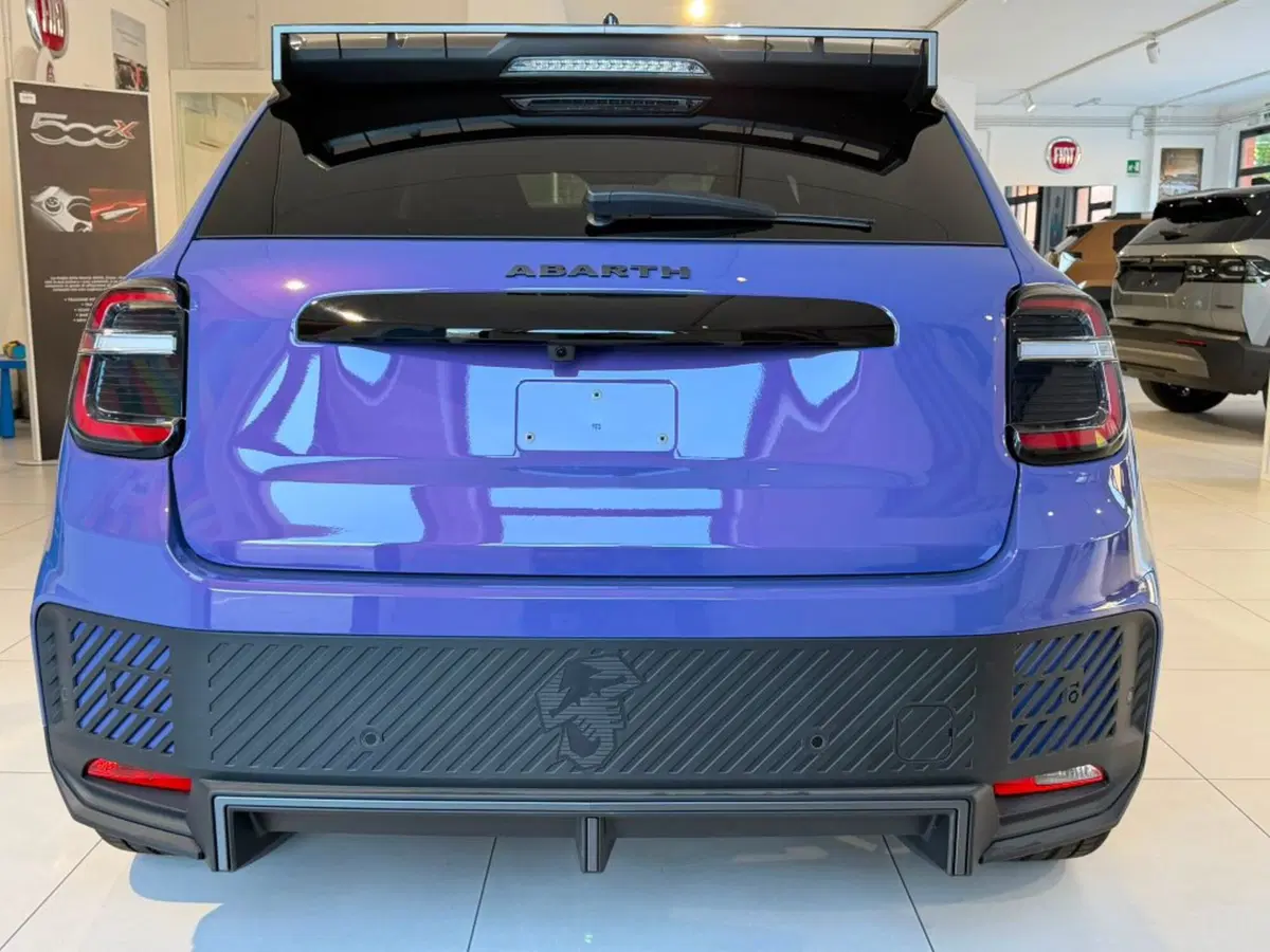 Abarth 600e nuova a Firenze (5)