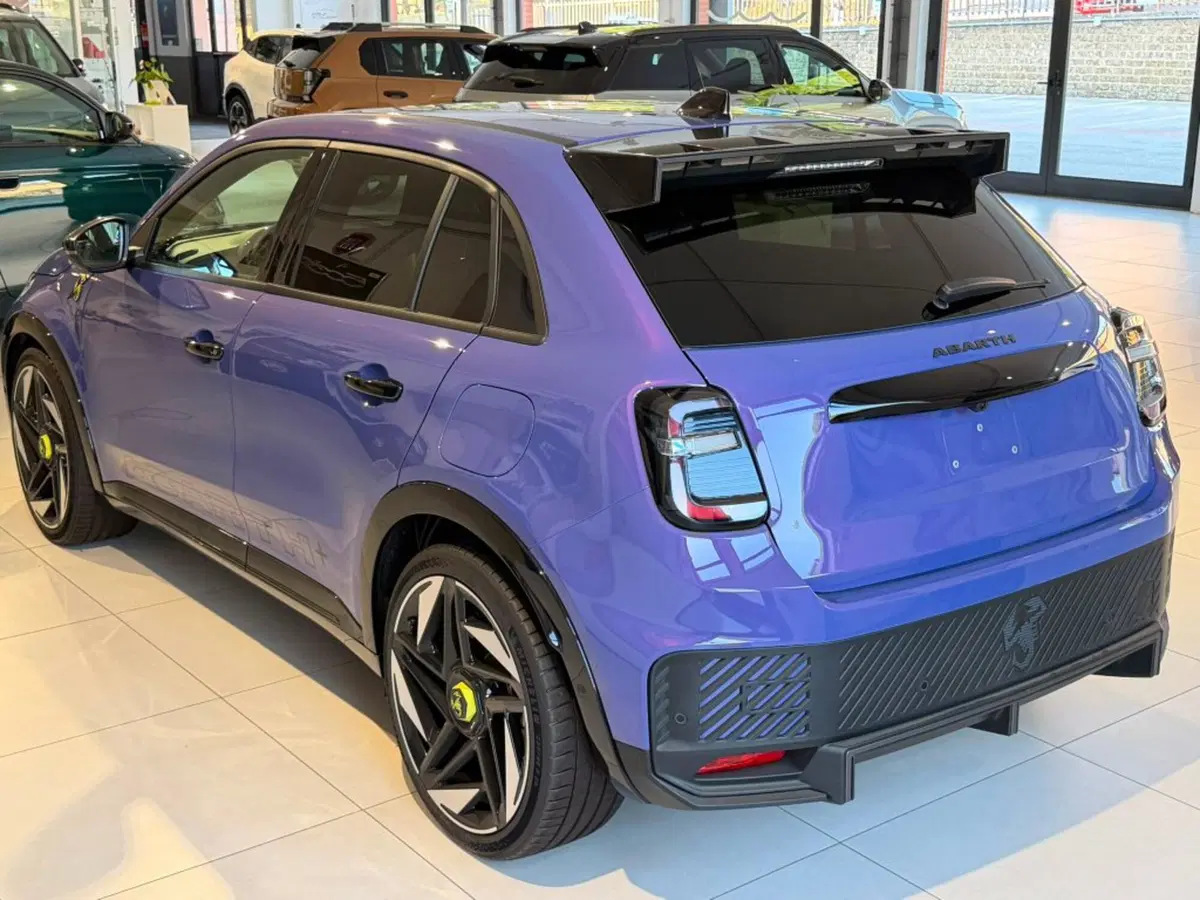 Abarth 600e nuova a Firenze (6)