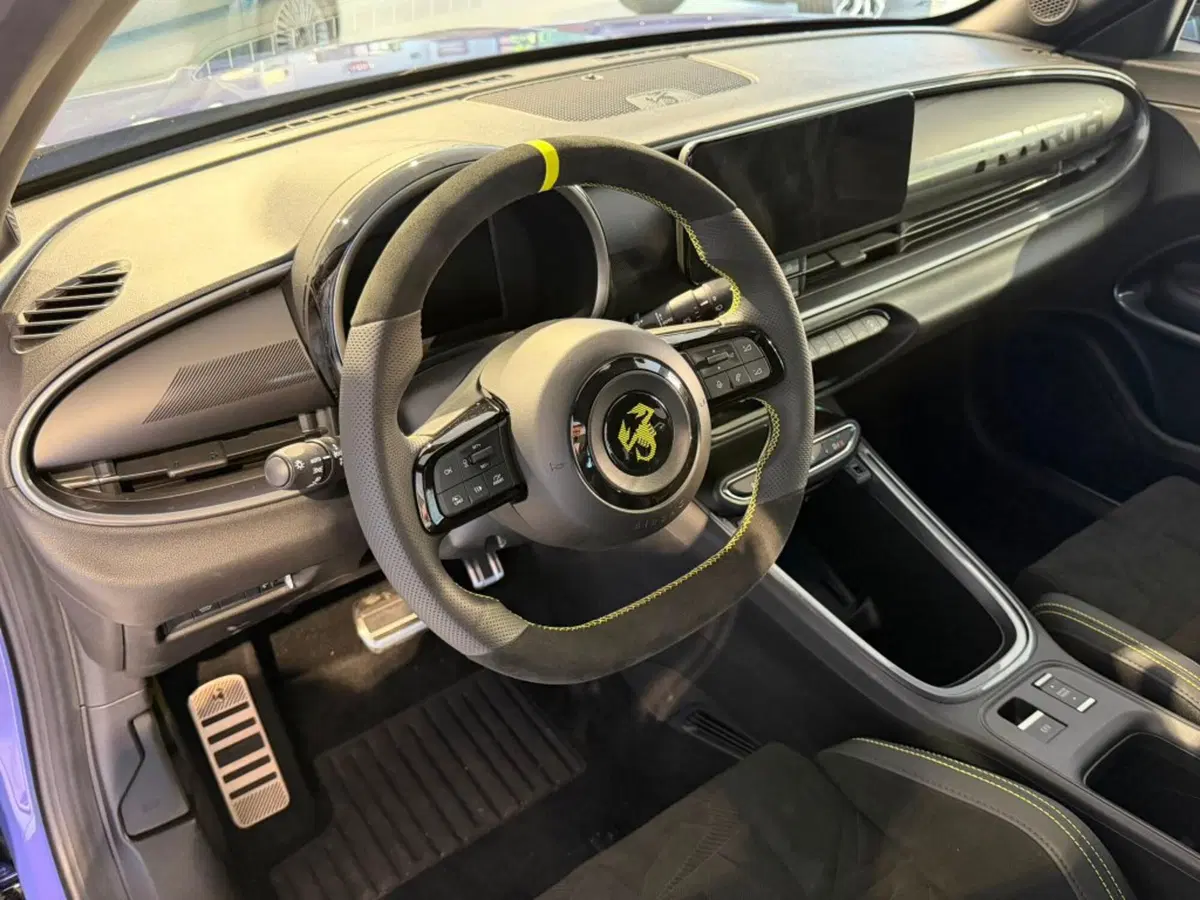 Abarth 600e nuova a Firenze (7)