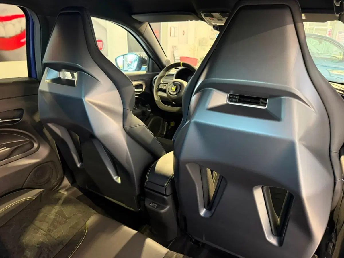 Abarth 600e nuova a Firenze (8)