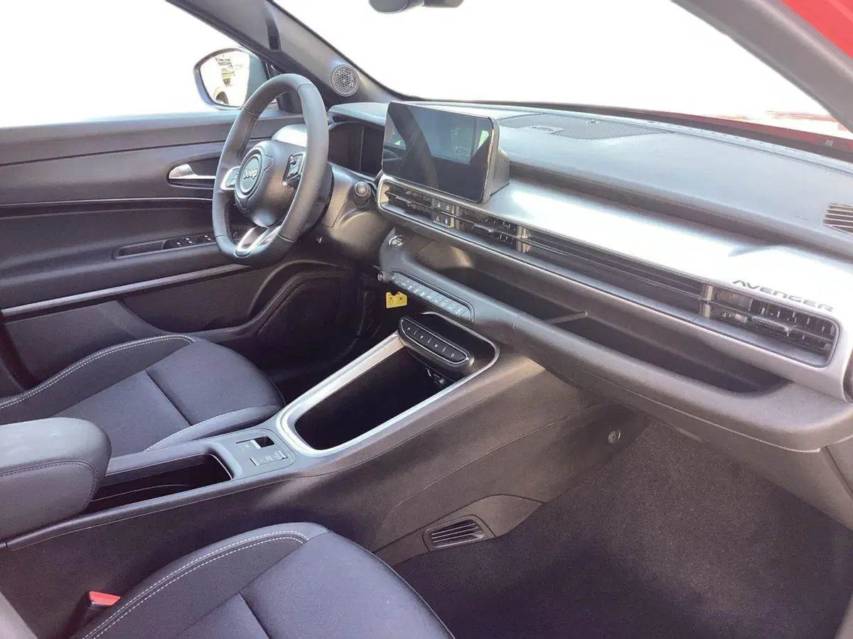 Jeep Avenger nuova a Foggia (9)