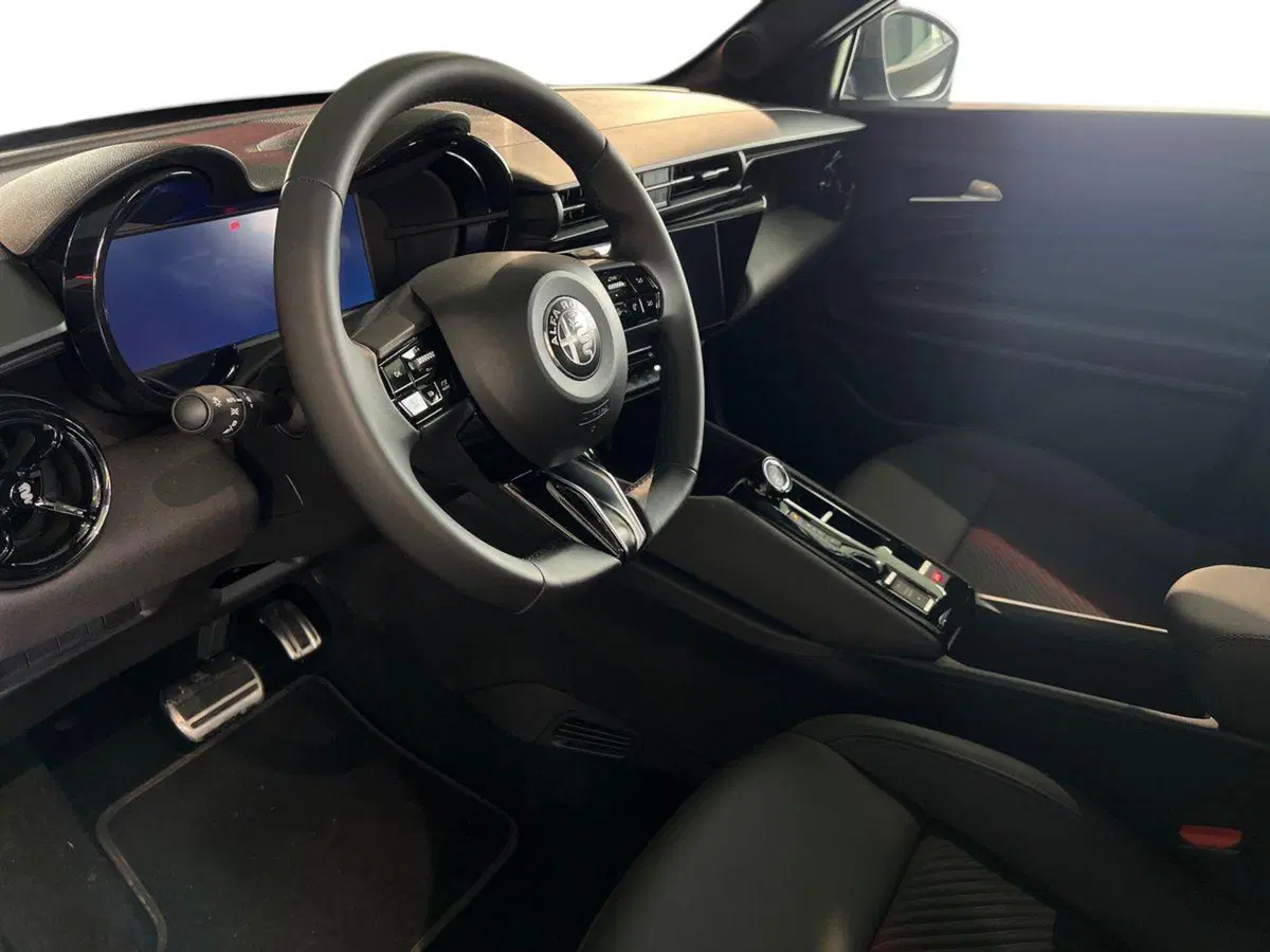 Alfa Romeo Junior nuova a Bari (10)