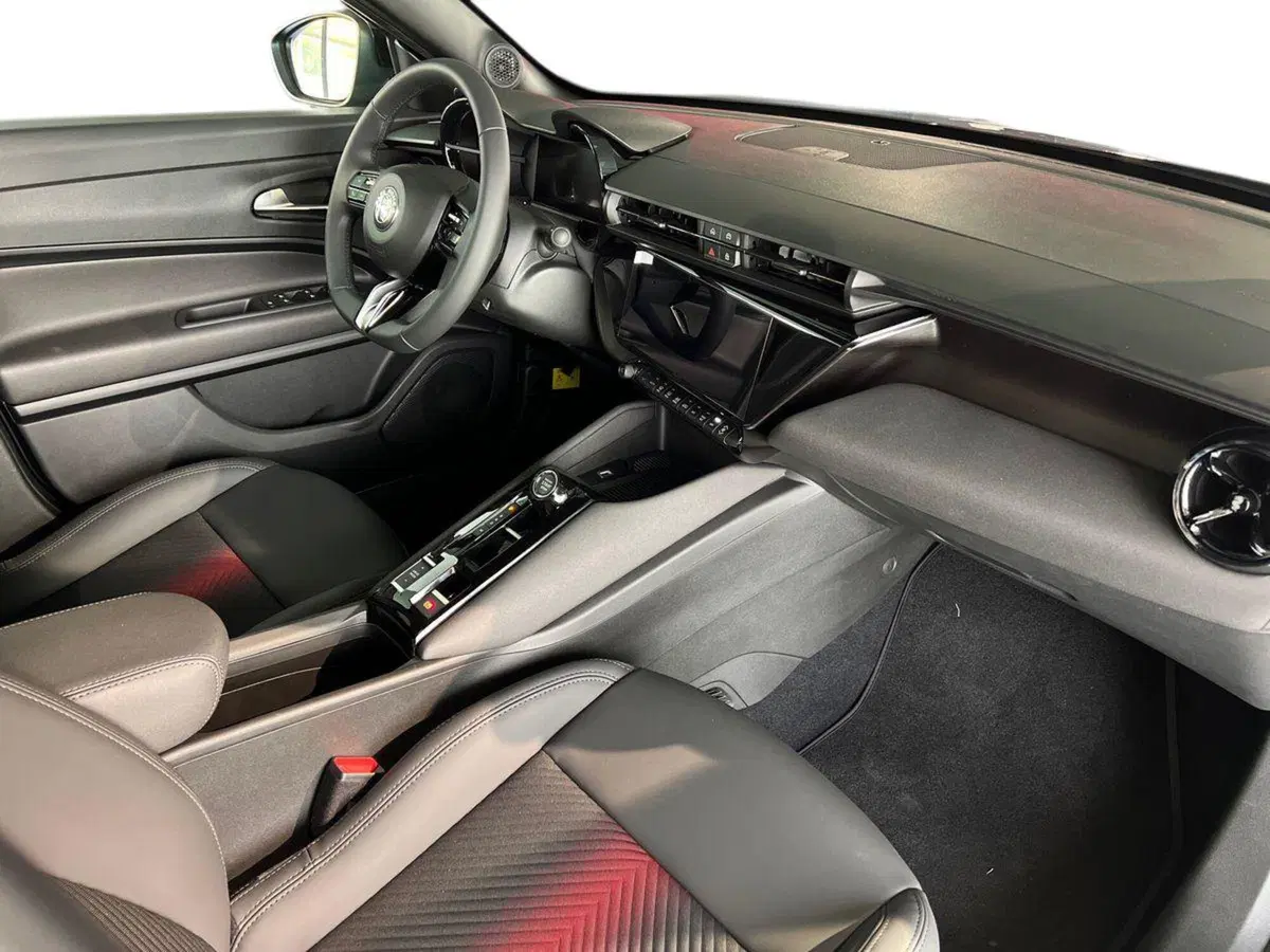 Alfa Romeo Junior nuova a Bari (9)