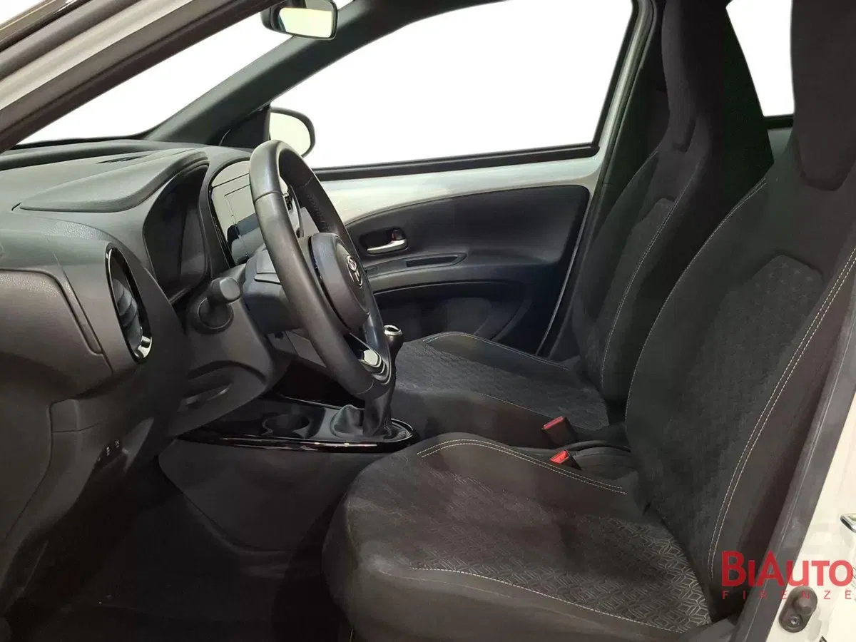 Toyota Aygo X usata a Firenze (18)