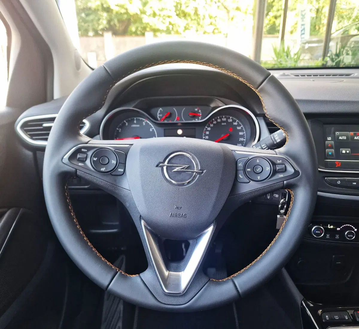 Opel Crossland X usata a Milano (10)