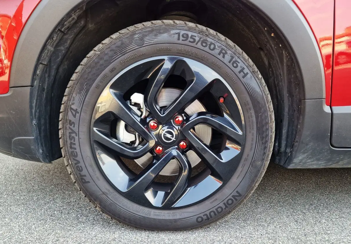Opel Crossland X usata a Milano (13)