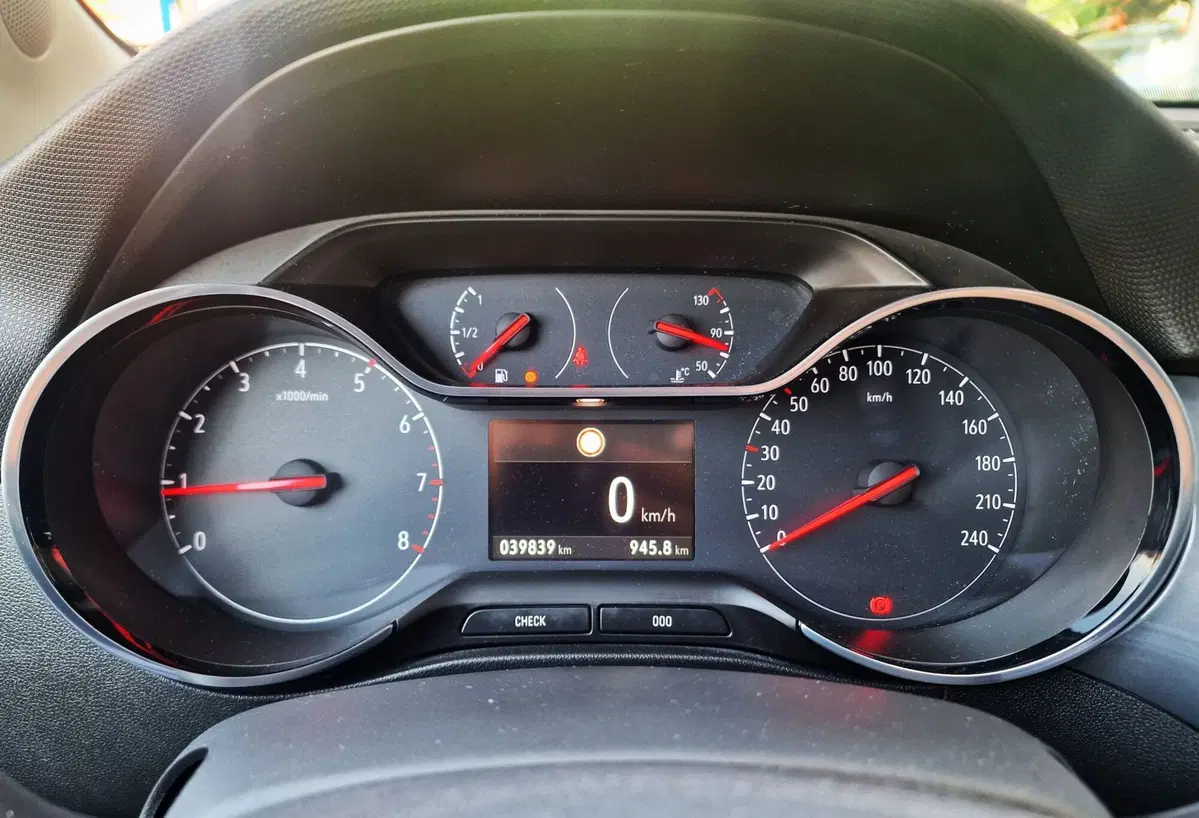 Opel Crossland X usata a Milano (9)