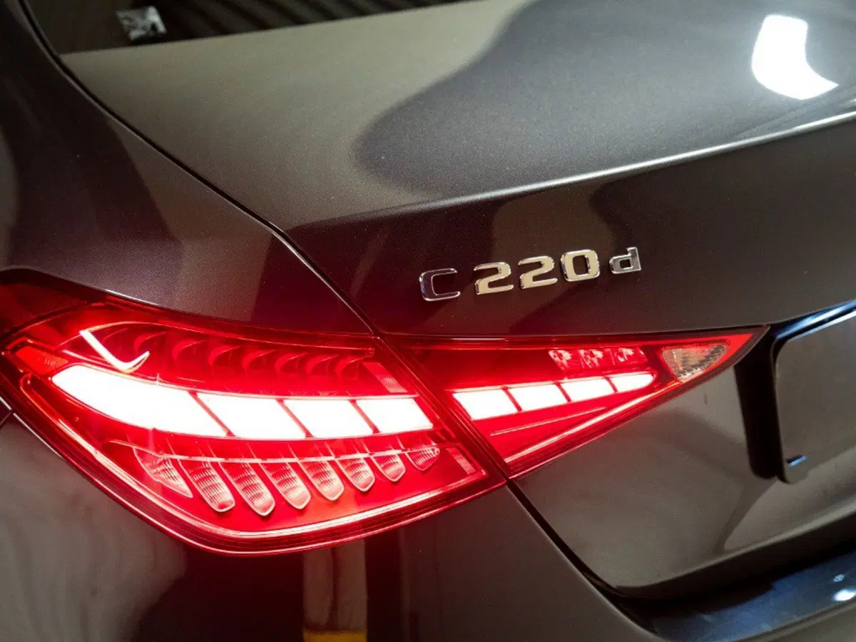 Mercedes-Benz Classe C nuova a Ancona (5)