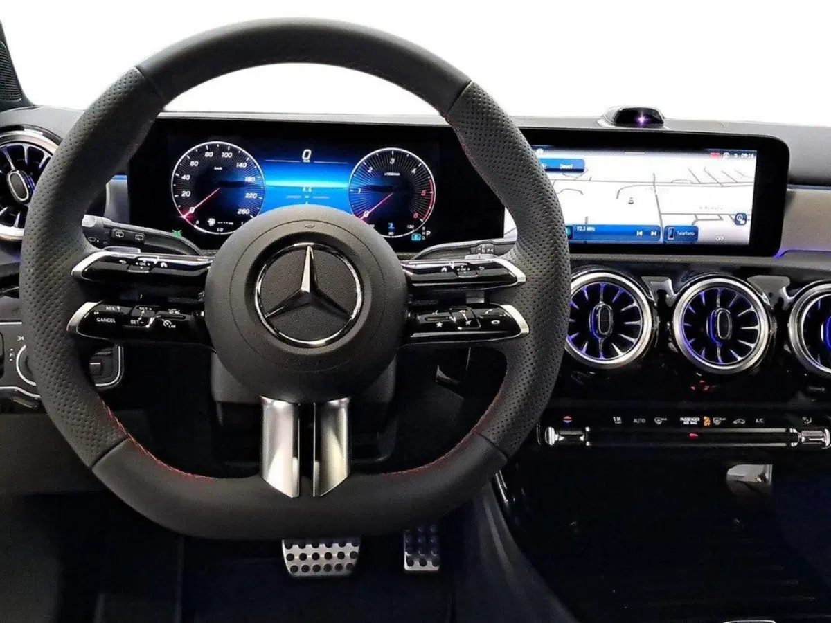 Mercedes-Benz Classe A Sedan nuova a Ancona (11)
