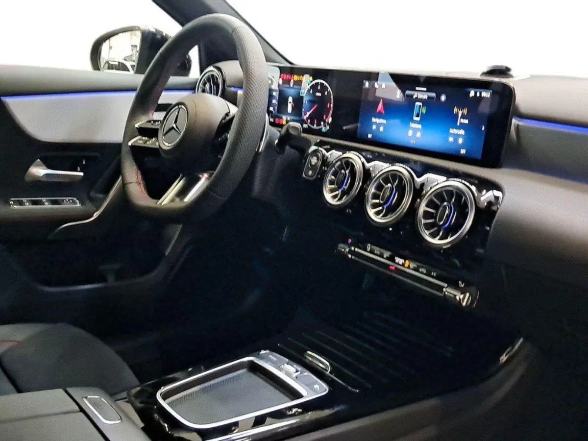 Mercedes-Benz Classe A Sedan nuova a Ancona (12)