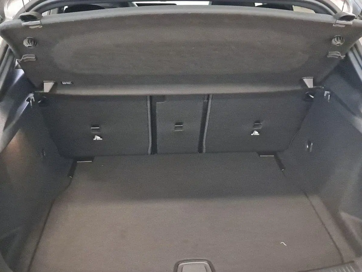 Mercedes-Benz Classe A Sedan nuova a Ancona (7)