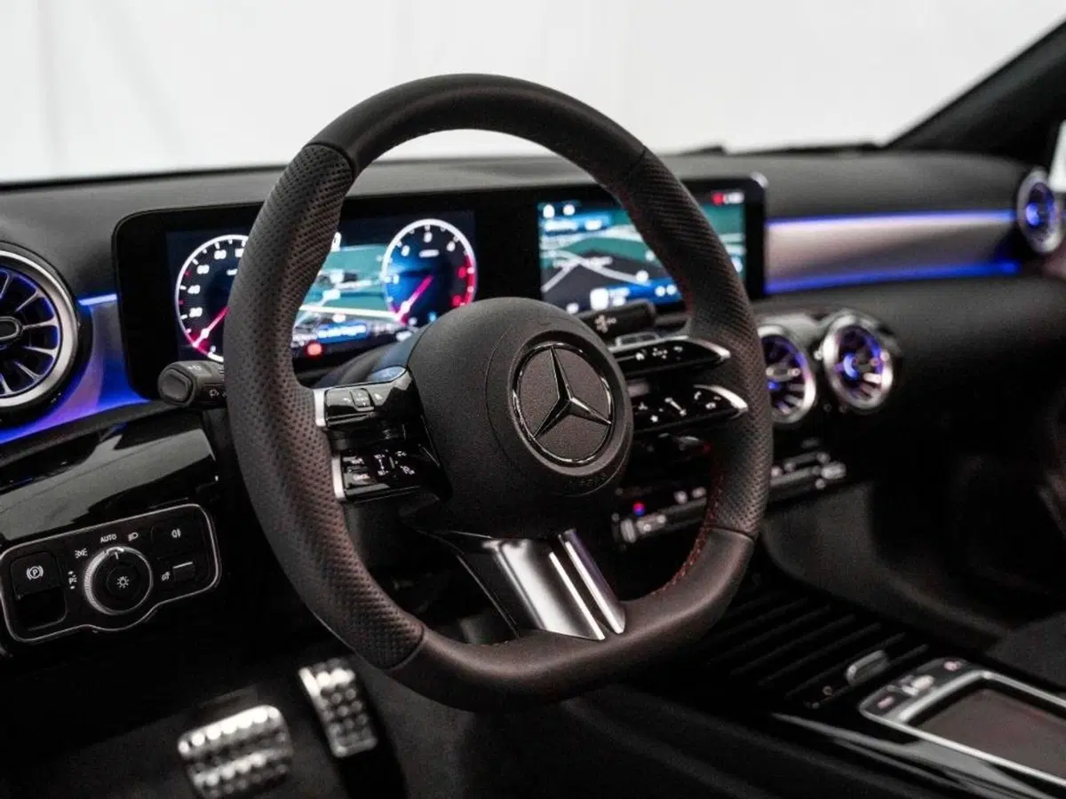 Mercedes-Benz Classe A Sedan nuova a Ancona (13)