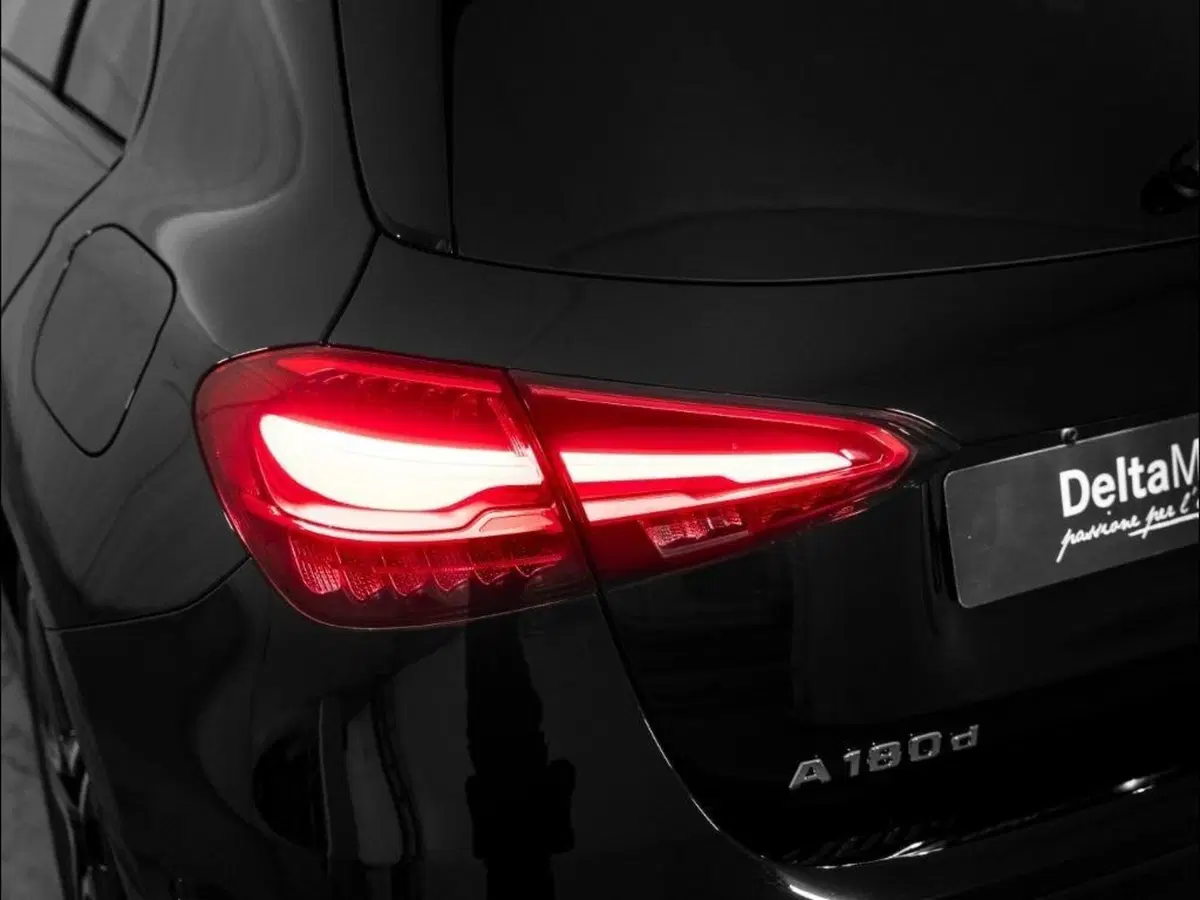 Mercedes-Benz Classe A Sedan nuova a Ancona (8)