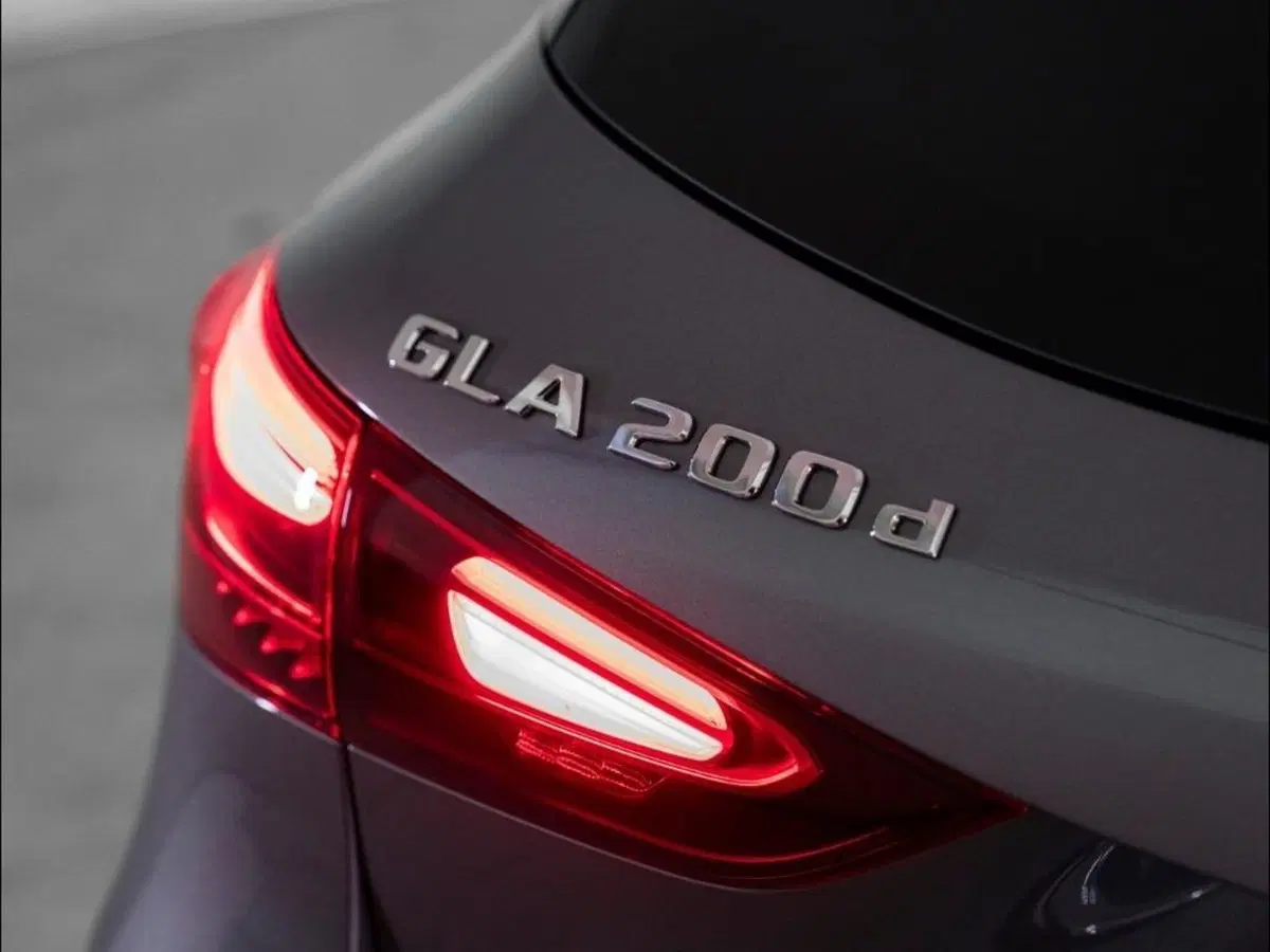 Mercedes-Benz GLA SUV nuova a Ancona (9)