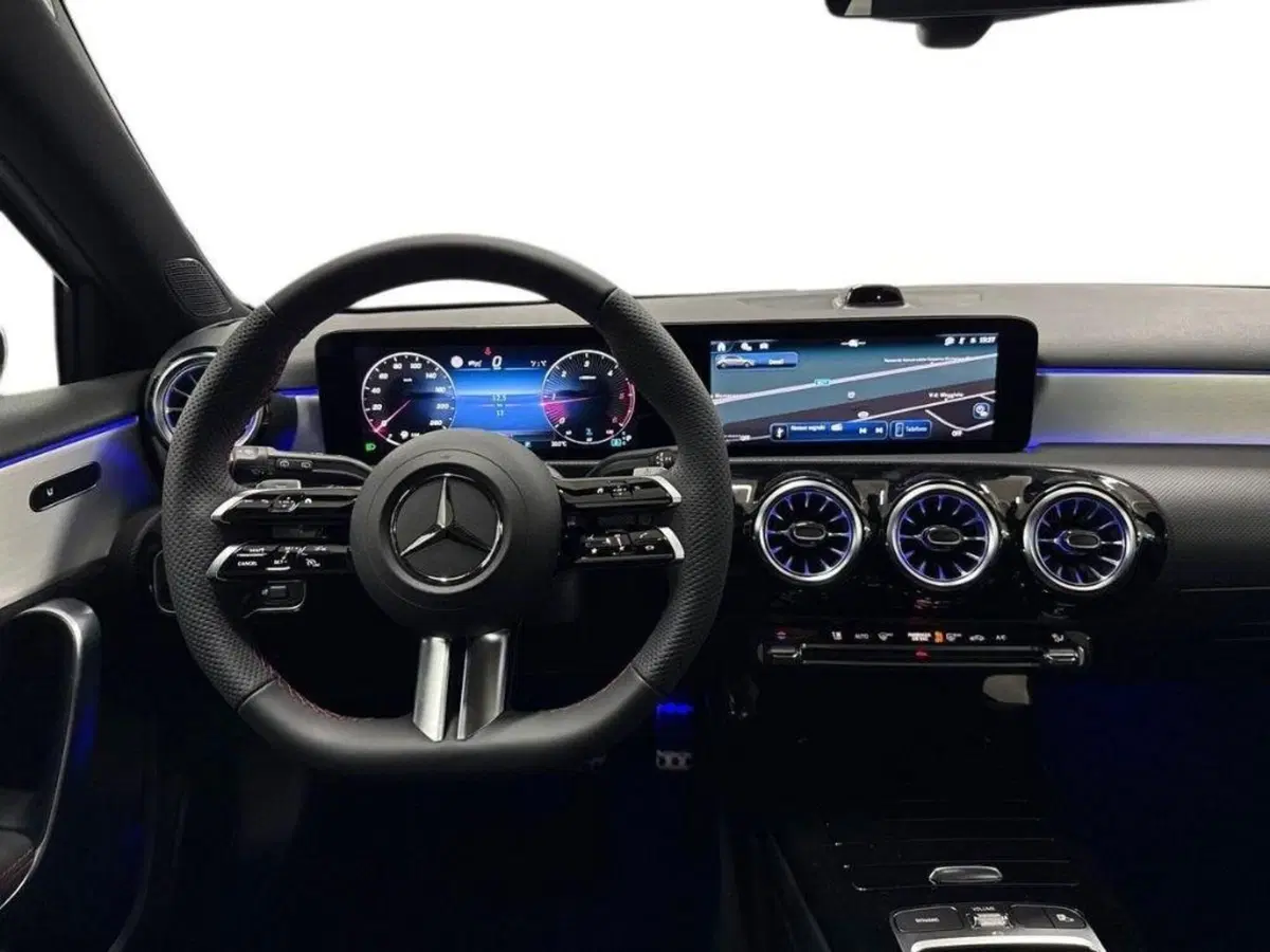 Mercedes-Benz Classe A Sedan nuova a Ancona (11)
