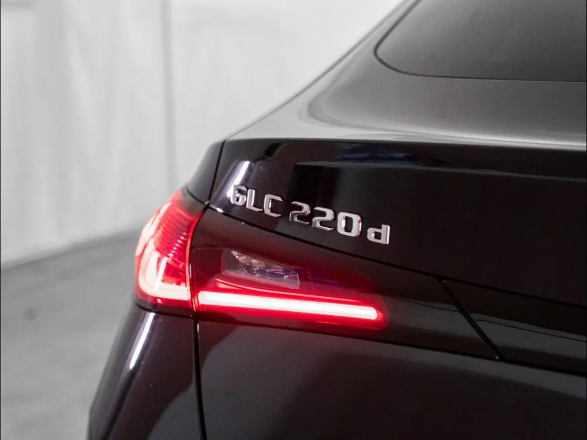 Mercedes-Benz GLC SUV nuova a Macerata (9)