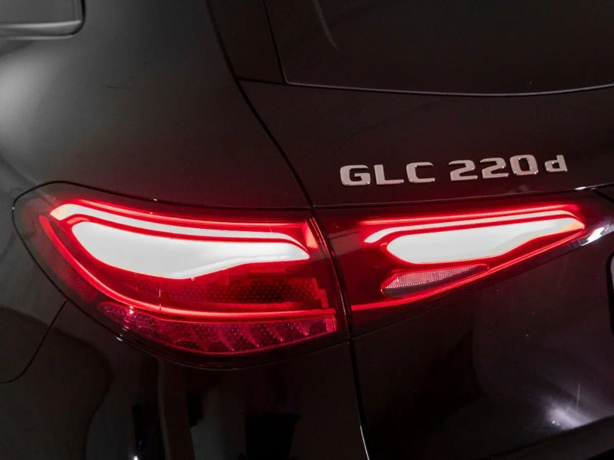 Mercedes-Benz GLC SUV nuova a Macerata (10)
