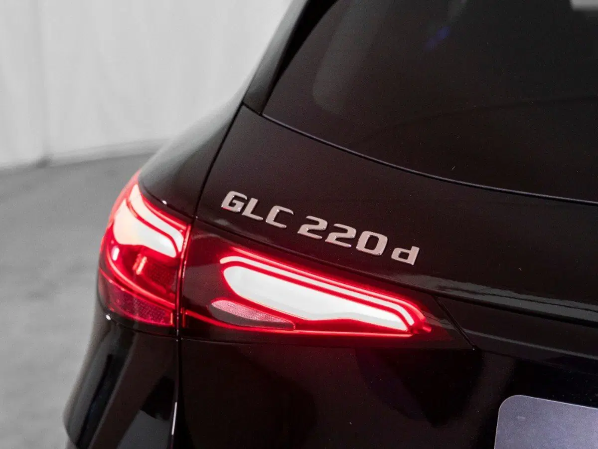 Mercedes-Benz GLC SUV nuova a Macerata (11)