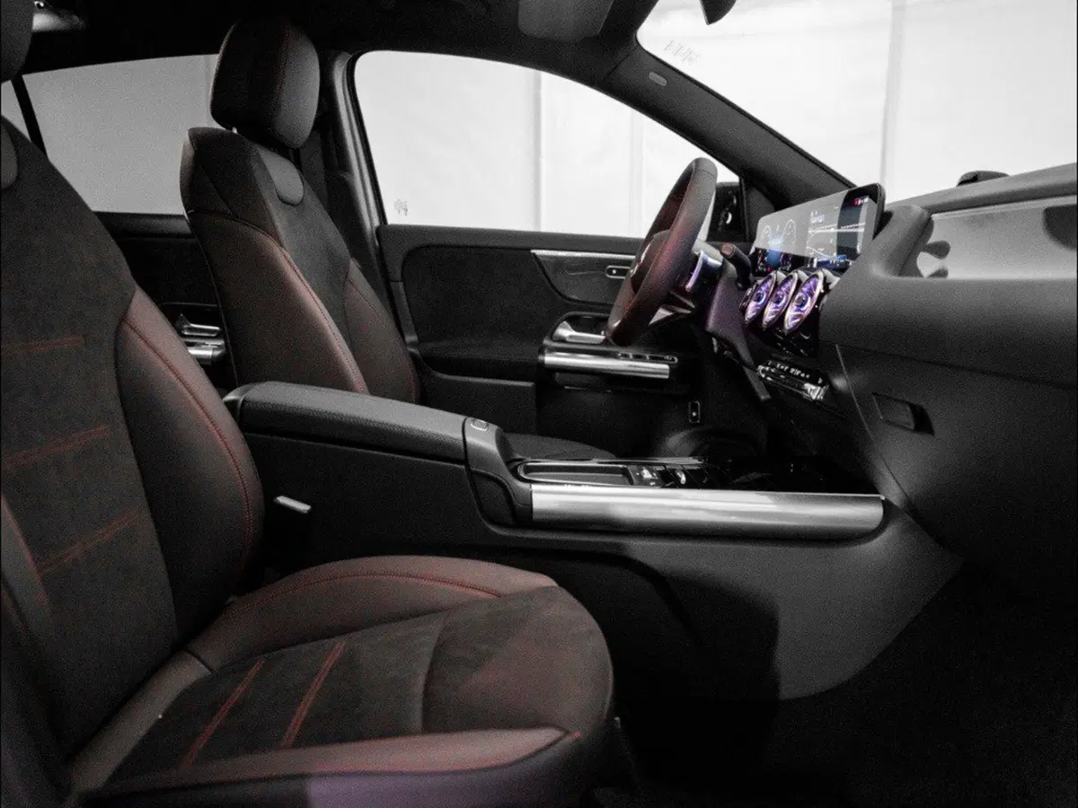Mercedes-Benz GLA SUV nuova a Macerata (11)
