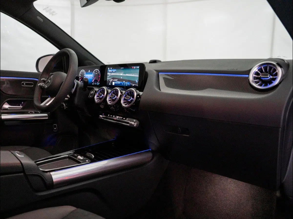 Mercedes-Benz GLA SUV nuova a Macerata (12)