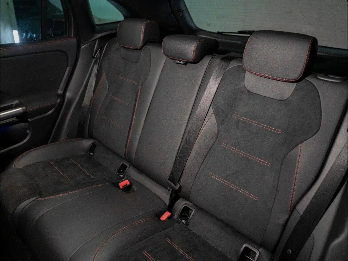 Mercedes-Benz GLA SUV nuova a Macerata (14)