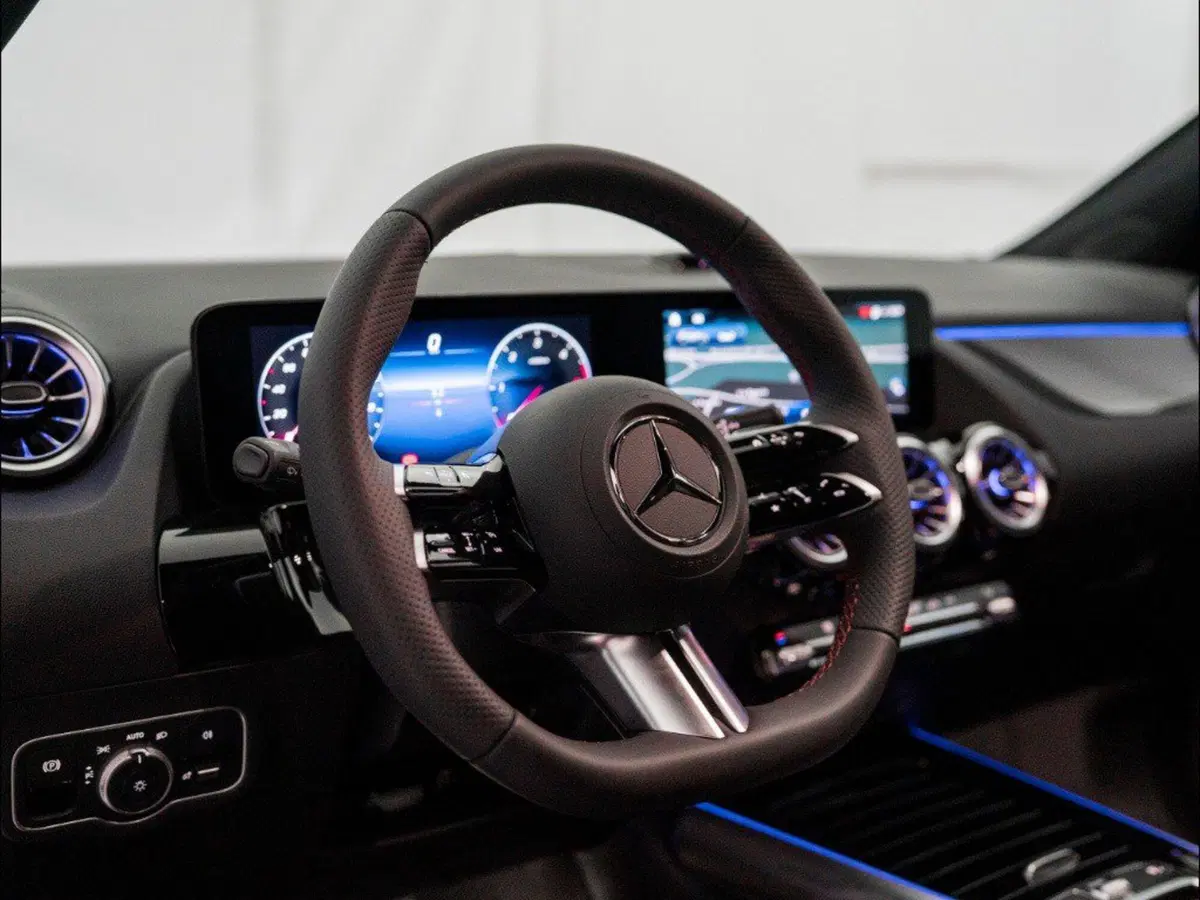 Mercedes-Benz GLA SUV nuova a Macerata (16)