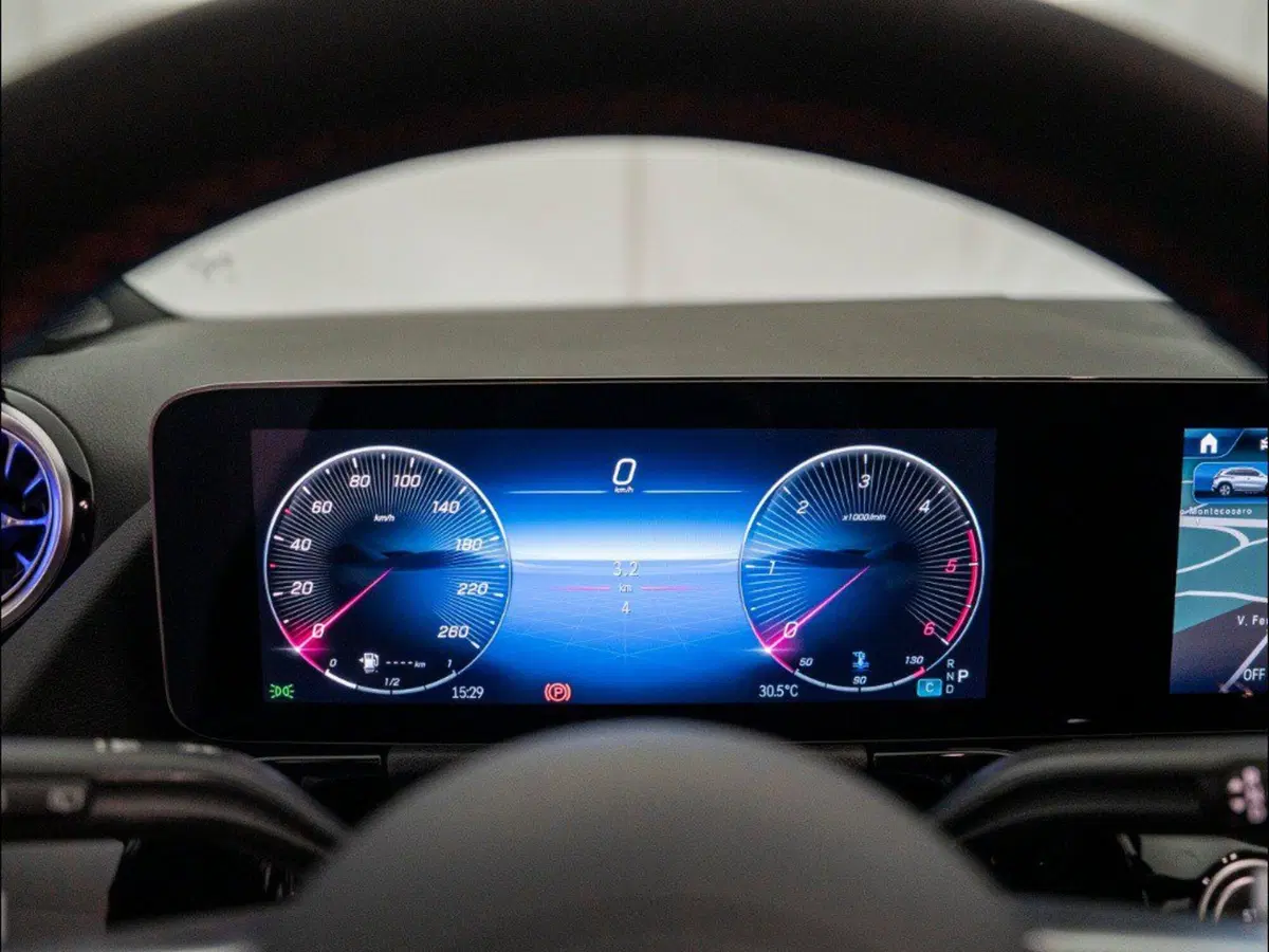 Mercedes-Benz GLA SUV nuova a Macerata (17)