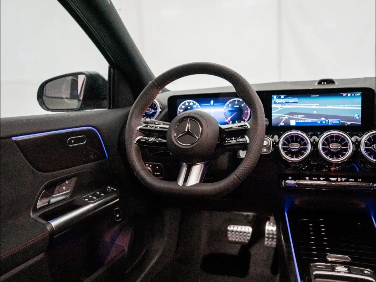 Mercedes-Benz GLA SUV nuova a Macerata (20)