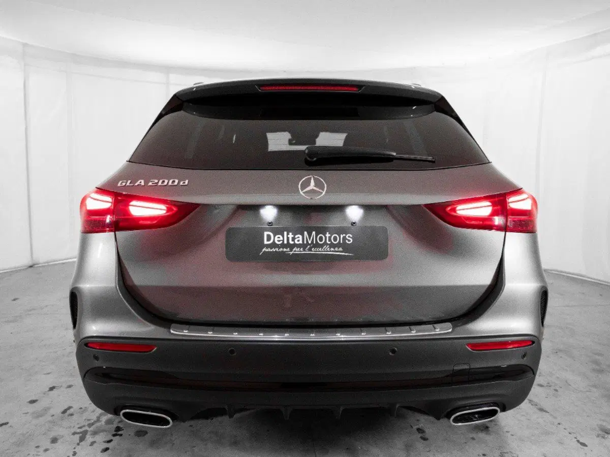 Mercedes-Benz GLA SUV nuova a Macerata (3)