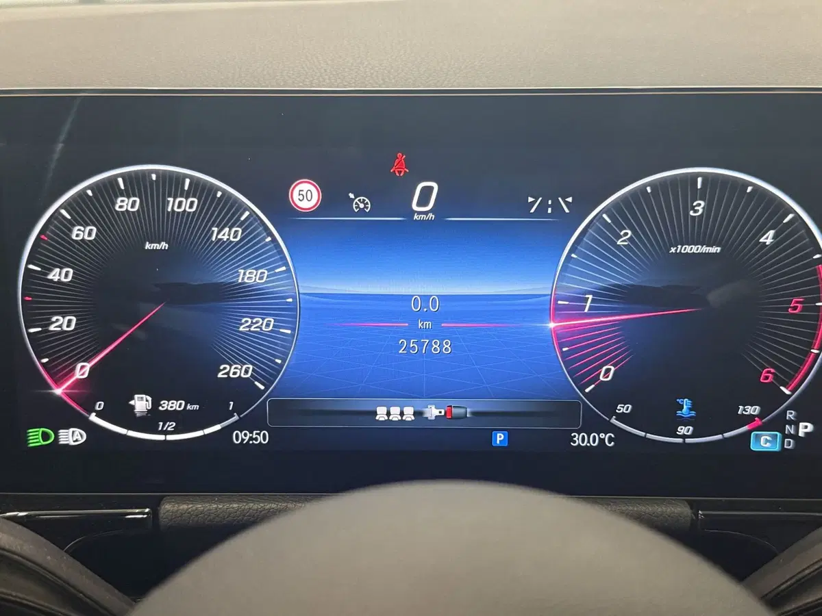 Mercedes-Benz GLA SUV usata a Napoli (10)