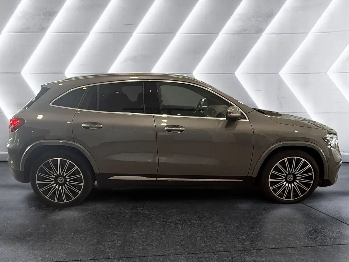 Mercedes-Benz GLA SUV usata a Napoli (4)