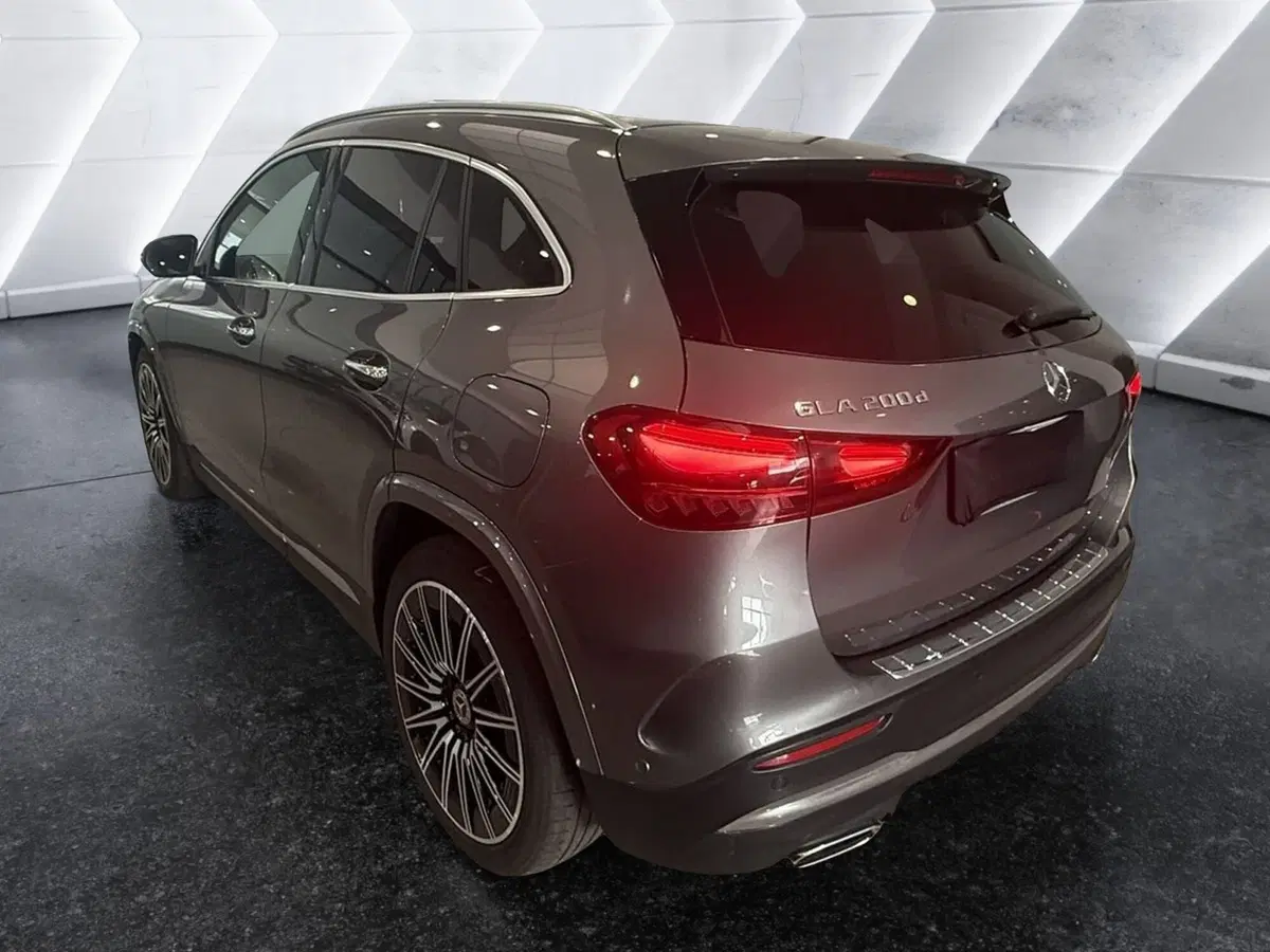 Mercedes-Benz GLA SUV usata a Napoli (6)