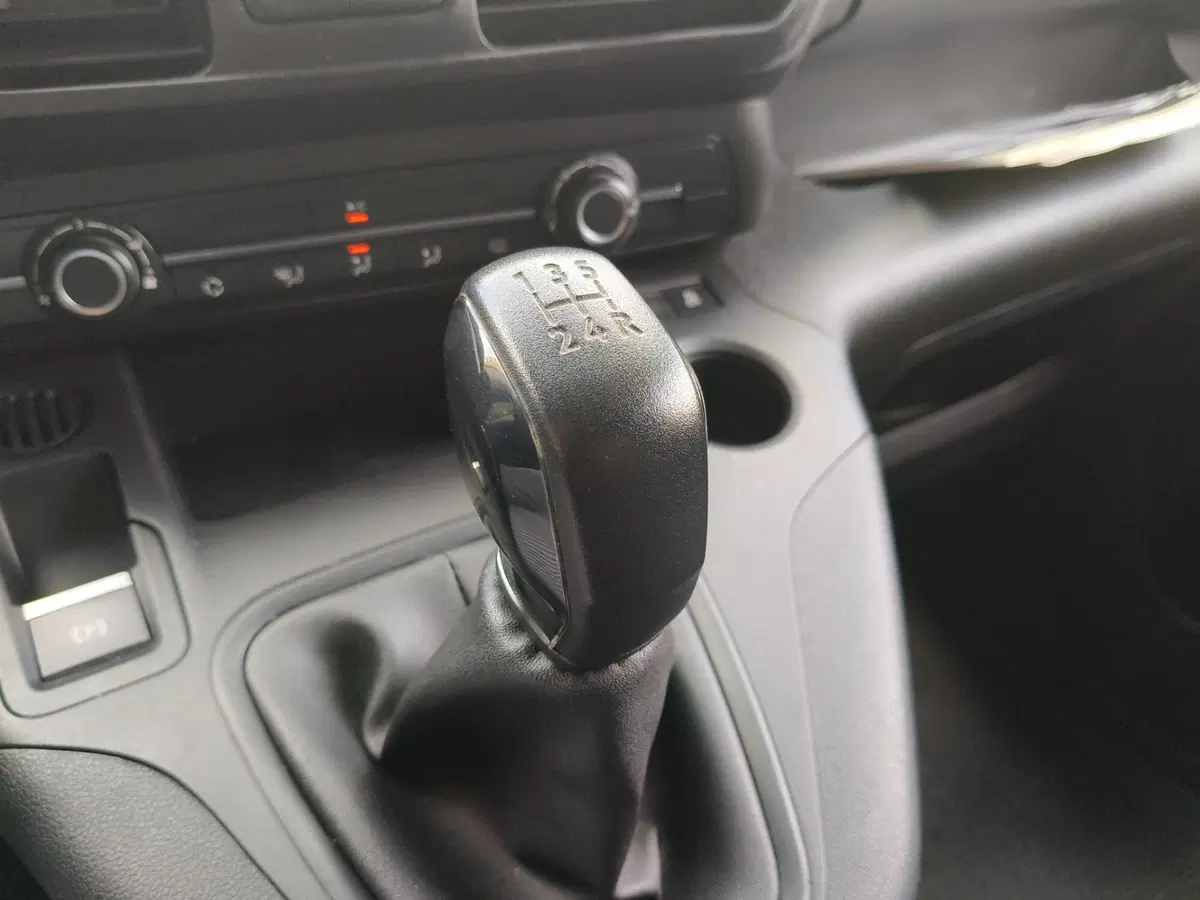 Peugeot Partner Furgone usata a Brescia (9)