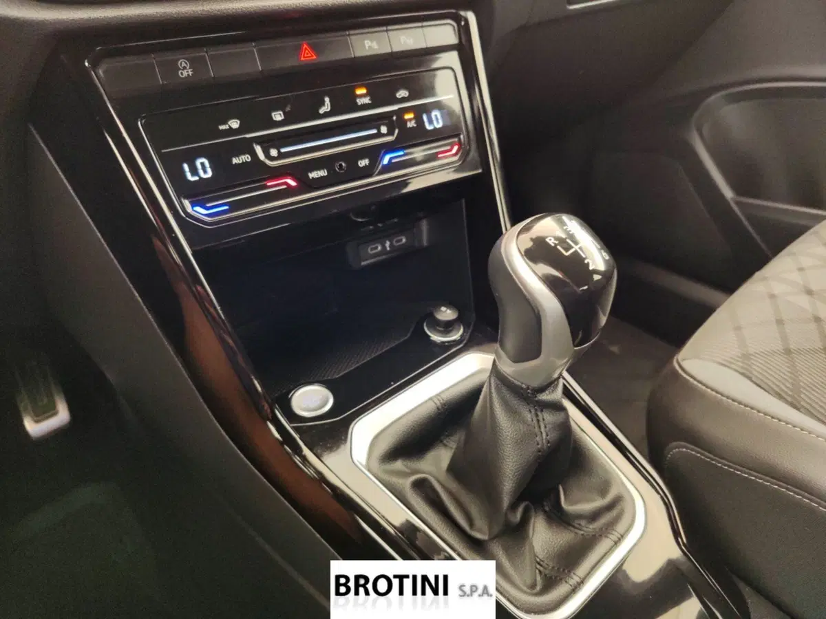 Volkswagen T-Roc usata a Massa-Carrara (11)
