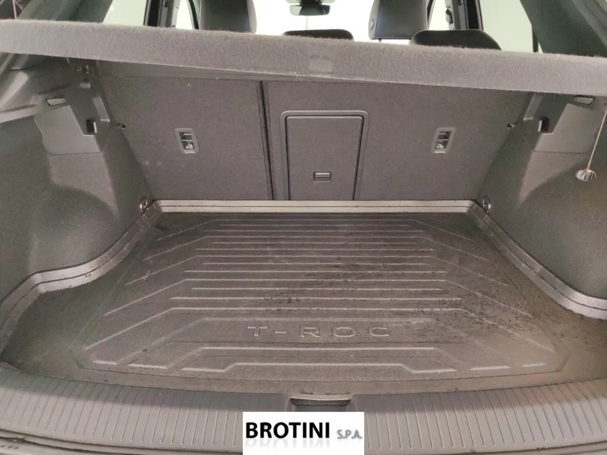 Volkswagen T-Roc usata a Massa-Carrara (15)