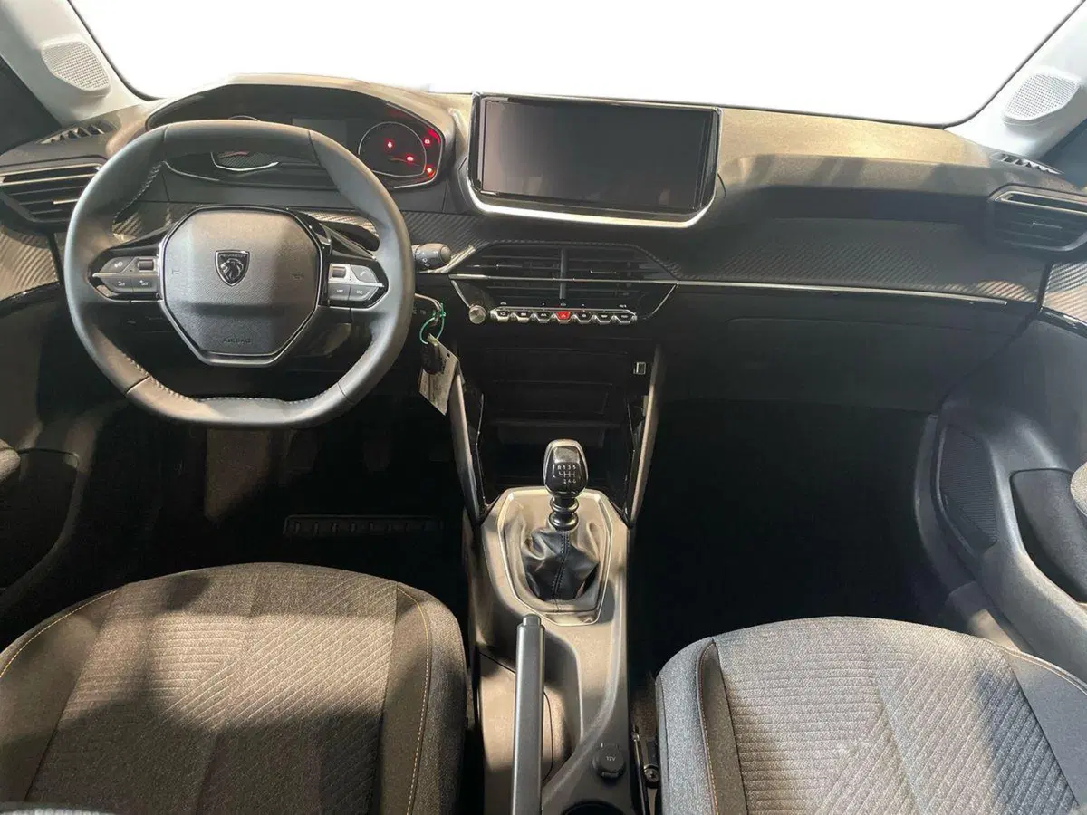 Peugeot 208 nuova a Salerno (11)