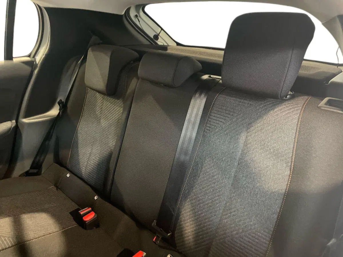 Peugeot 208 nuova a Salerno (14)