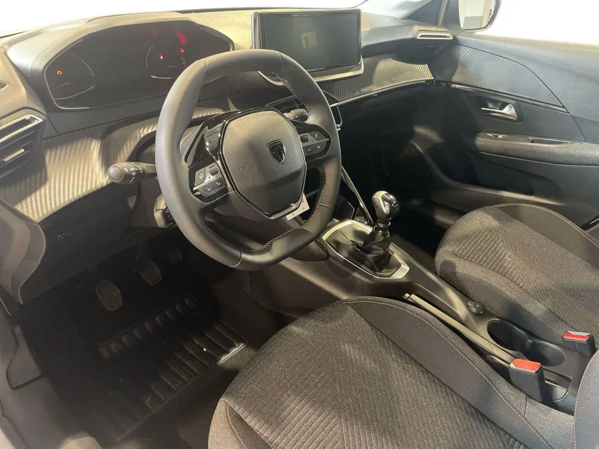 Peugeot 208 nuova a Salerno (9)