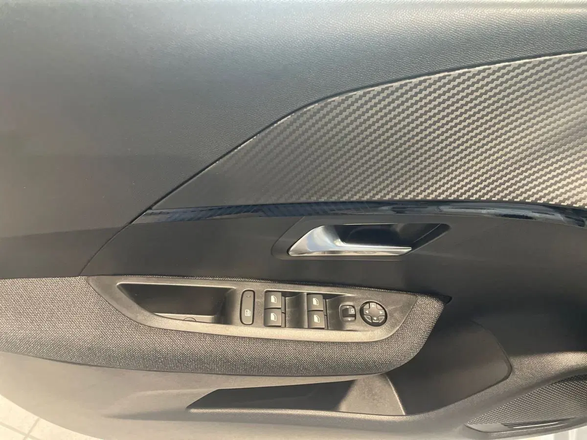 Peugeot 208 nuova a Salerno (13)