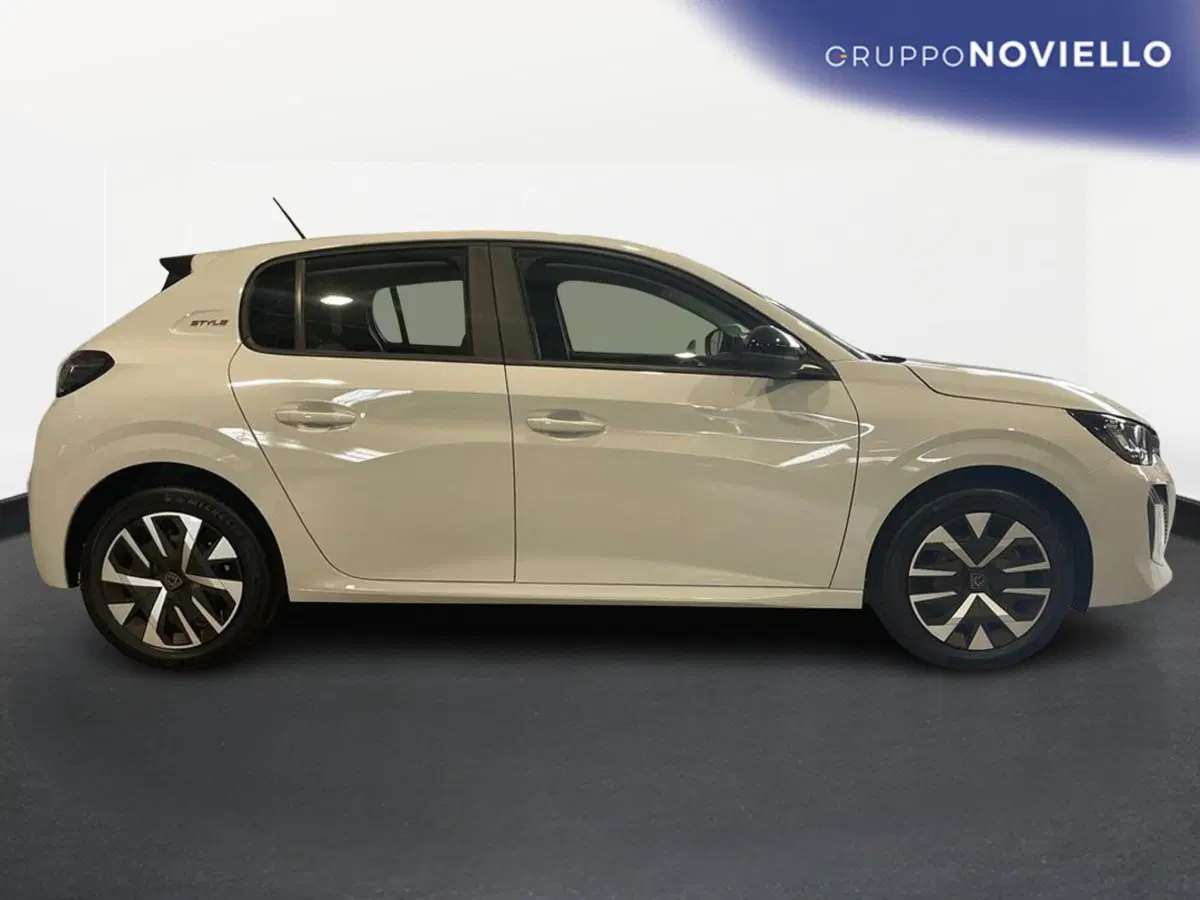 Peugeot 208 nuova a Salerno (3)