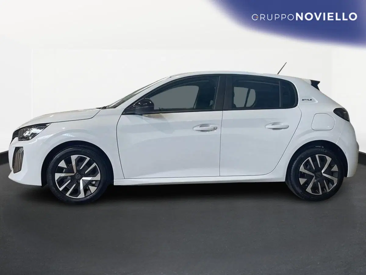 Peugeot 208 nuova a Salerno (4)