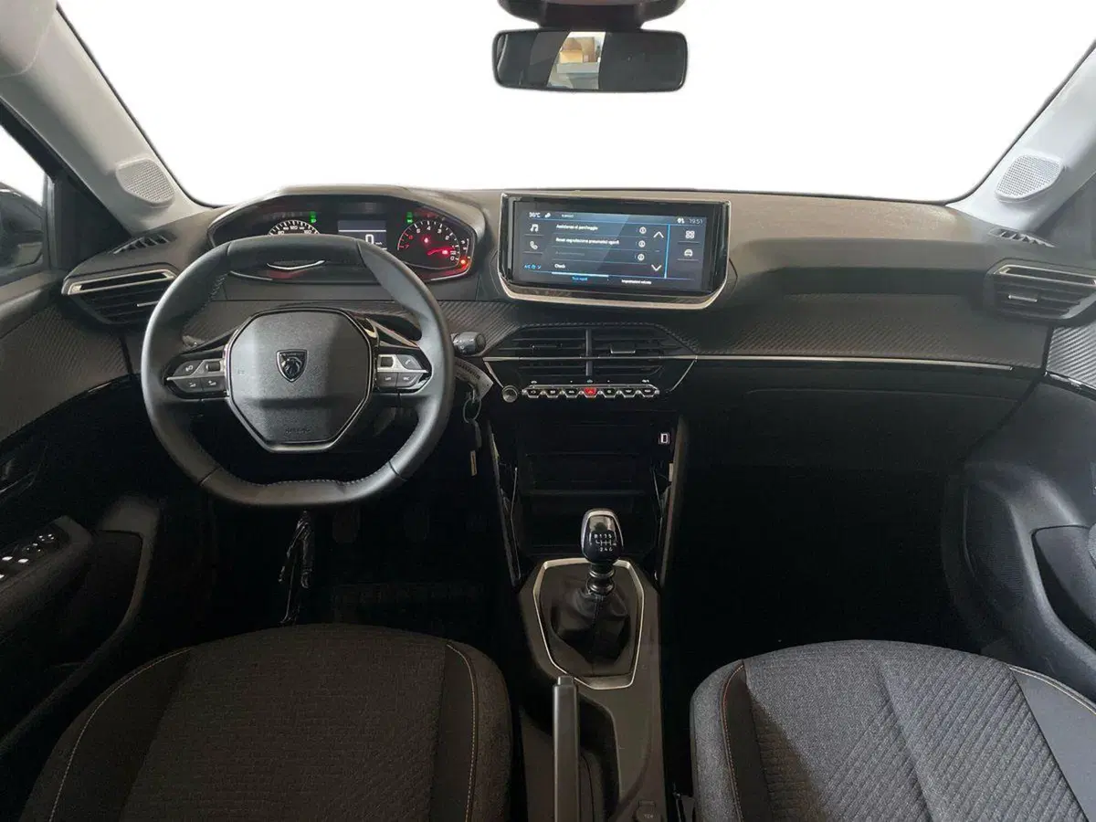 Peugeot 208 nuova a Salerno (10)