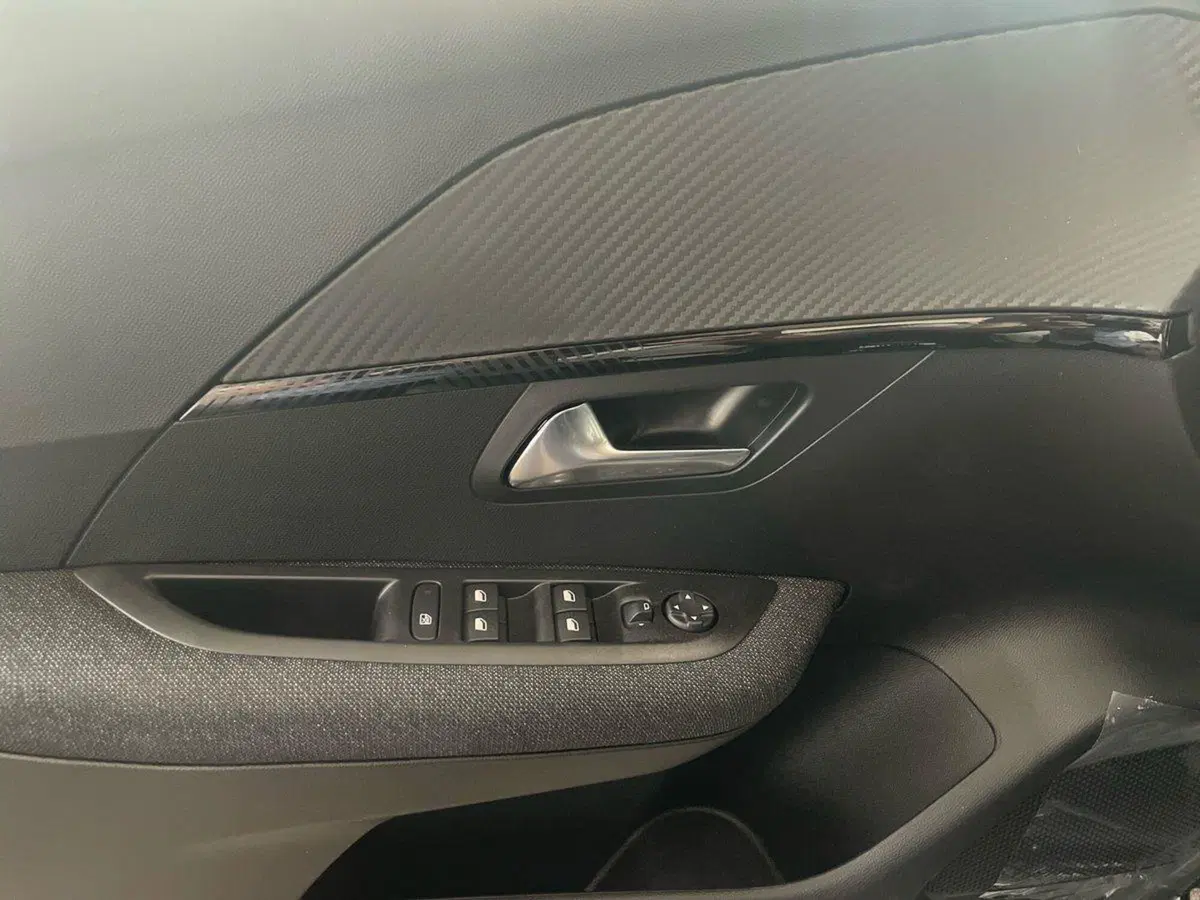 Peugeot 208 nuova a Salerno (12)