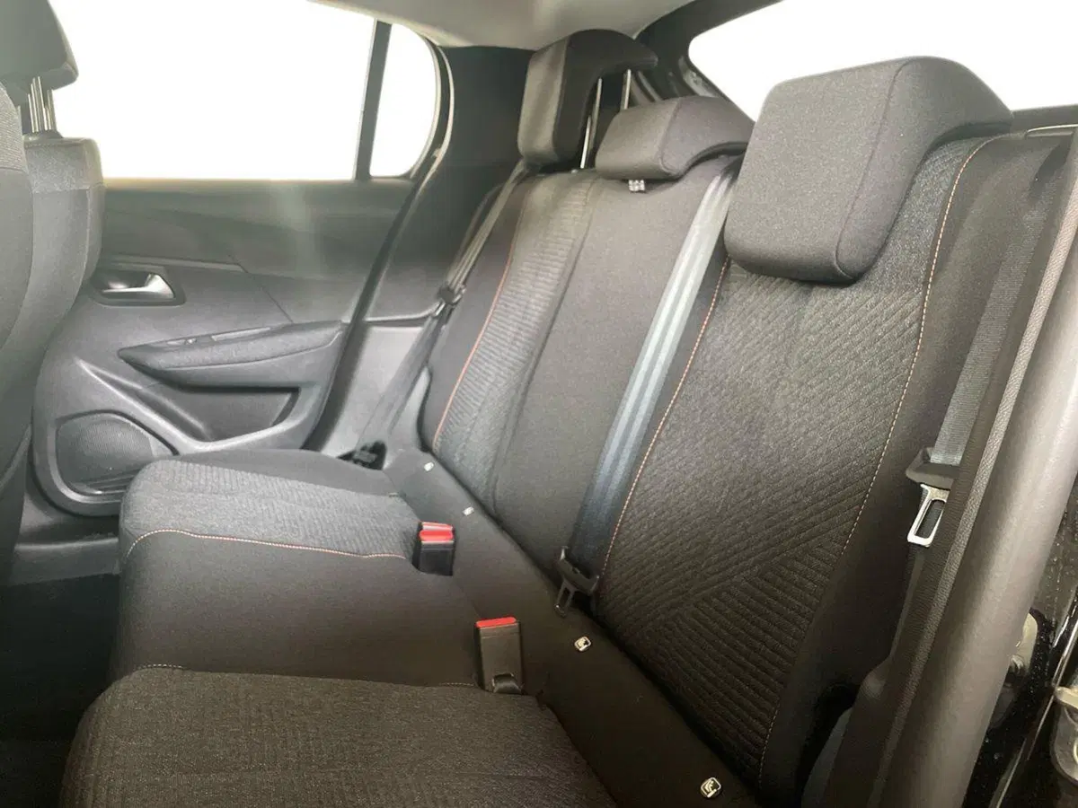 Peugeot 208 nuova a Salerno (13)